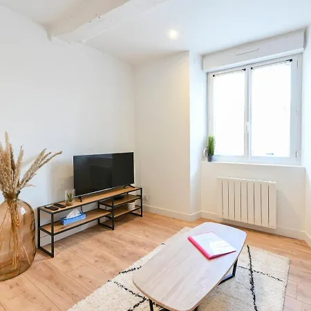 La Pause Boheme Deco Boisee En Centre Bourg Saint-André-de-la-Marche