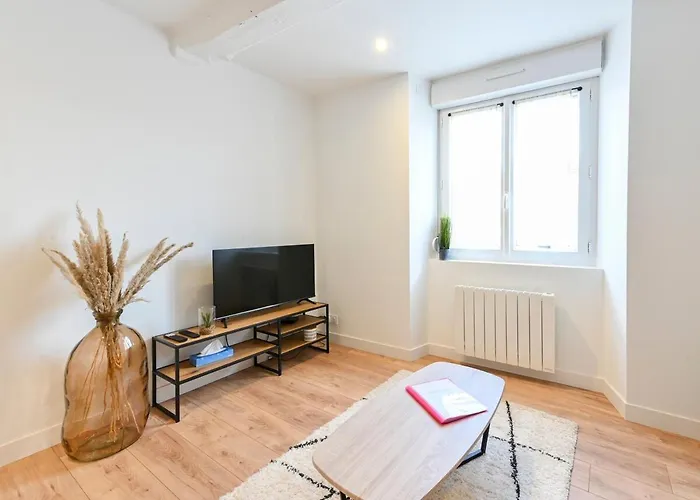 La Pause Boheme Deco Boisee En Centre Bourg Saint-André-de-la-Marche