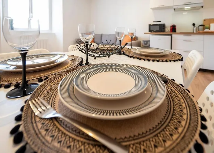 La Pause Boheme Deco Boisee En Centre Bourg *